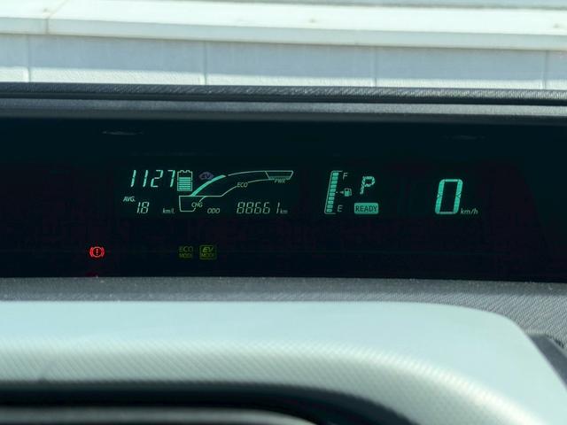 アクア Ｓ　純正ナビ／Ｂｌｕｅｔｏｏｔｈ／フルセグＴＶ／バックモニター／ＥＴＣ／オートライト／社外１６インチアルミ／スマートキー／プッシュスタート／ステアリングリモコン／フォグ／ＬＥＤヘッドライト／１オーナー（12枚目）