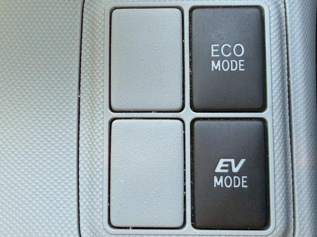 アクア Ｓ　純正ナビ／Ｂｌｕｅｔｏｏｔｈ／フルセグＴＶ／バックモニター／ＥＴＣ／オートライト／社外１６インチアルミ／スマートキー／プッシュスタート／ステアリングリモコン／フォグ／ＬＥＤヘッドライト／１オーナー（23枚目）