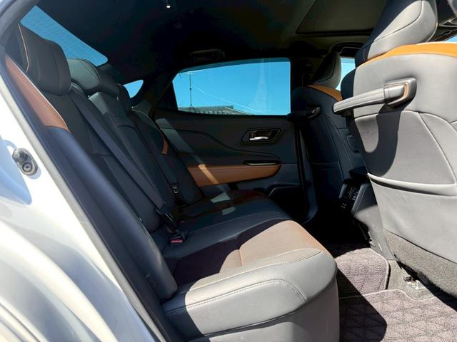 クラウンクロスオーバー ＲＳアドバンスド　モデリスタエアロ／モデリスタ２１インチアルミ／ムーンルーフ／デジタルインナーミラー／パノラミックビューモニター／ヘッドアップディスプレイ／ブラインドスポットモニター／シートエアコン／黒革シート（8枚目）