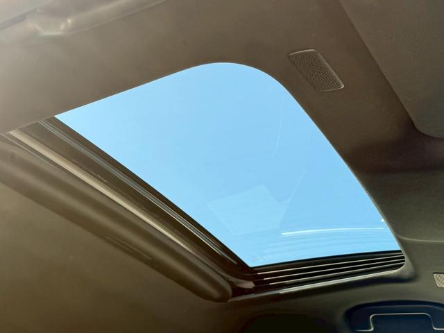 クラウンクロスオーバー ＲＳアドバンスド　モデリスタエアロ／モデリスタ２１インチアルミ／ムーンルーフ／デジタルインナーミラー／パノラミックビューモニター／ヘッドアップディスプレイ／ブラインドスポットモニター／シートエアコン／黒革シート（10枚目）