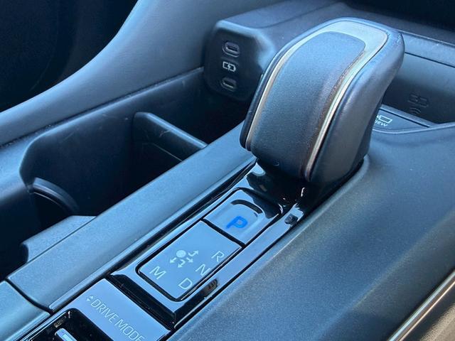 クラウンクロスオーバー ＲＳアドバンスド　モデリスタエアロ／モデリスタ２１インチアルミ／ムーンルーフ／デジタルインナーミラー／パノラミックビューモニター／ヘッドアップディスプレイ／ブラインドスポットモニター／シートエアコン／黒革シート（22枚目）