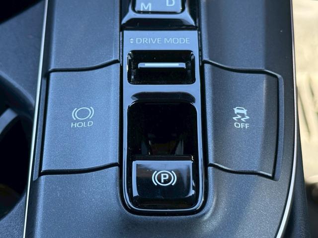 クラウンクロスオーバー ＲＳアドバンスド　モデリスタエアロ／モデリスタ２１インチアルミ／ムーンルーフ／デジタルインナーミラー／パノラミックビューモニター／ヘッドアップディスプレイ／ブラインドスポットモニター／シートエアコン／黒革シート（23枚目）