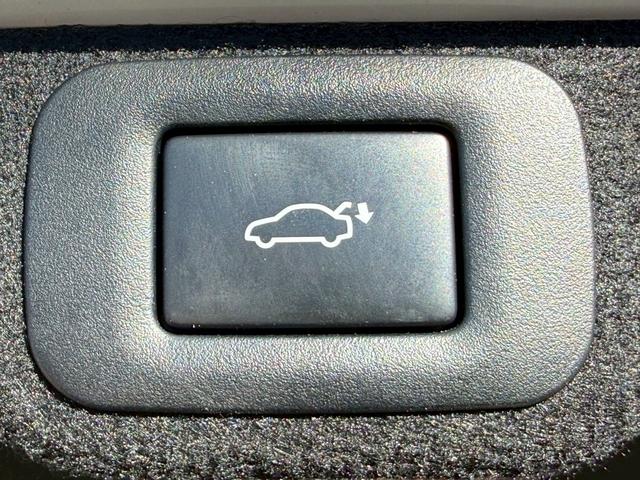 クラウンクロスオーバー ＲＳアドバンスド　モデリスタエアロ／モデリスタ２１インチアルミ／ムーンルーフ／デジタルインナーミラー／パノラミックビューモニター／ヘッドアップディスプレイ／ブラインドスポットモニター／シートエアコン／黒革シート（27枚目）