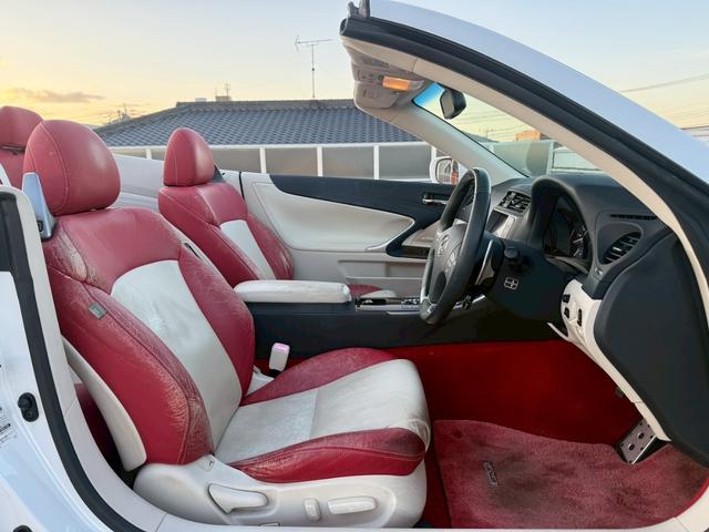 IS IS250C バージョンL 電動オープン/フルレザーシート/メーカーナビ/Bluetooth/フルセグTV/バックモニター/純正オプション18インチアルミ/クルコン/パドルシフト/シートエアコン/メモリー機能付パワーシート(6枚目)