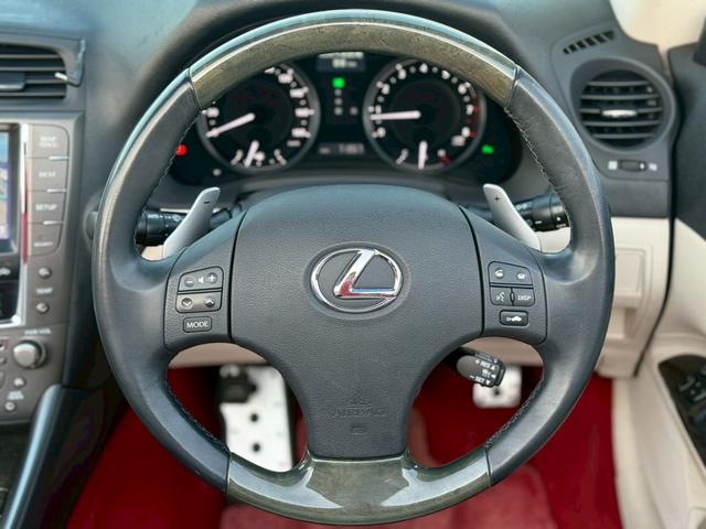 IS IS250C バージョンL 電動オープン/フルレザーシート/メーカーナビ/Bluetooth/フルセグTV/バックモニター/純正オプション18インチアルミ/クルコン/パドルシフト/シートエアコン/メモリー機能付パワーシート(17枚目)