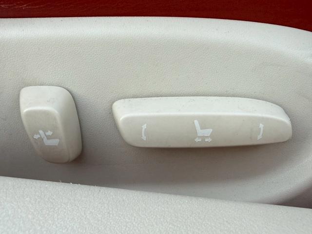 IS IS250C バージョンL 電動オープン/フルレザーシート/メーカーナビ/Bluetooth/フルセグTV/バックモニター/純正オプション18インチアルミ/クルコン/パドルシフト/シートエアコン/メモリー機能付パワーシート(29枚目)