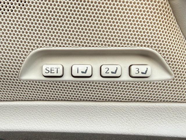 IS IS250C バージョンL 電動オープン/フルレザーシート/メーカーナビ/Bluetooth/フルセグTV/バックモニター/純正オプション18インチアルミ/クルコン/パドルシフト/シートエアコン/メモリー機能付パワーシート(31枚目)