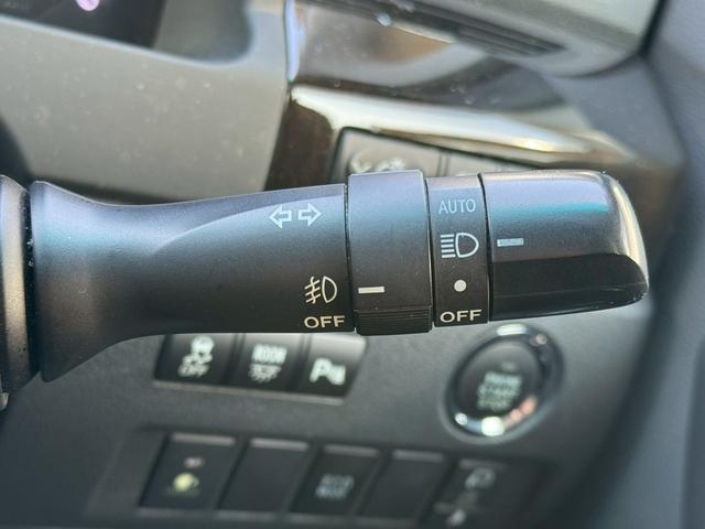 アルファード ２４０Ｓ　タイプゴールド　純正ナビ／純正フリップダウンモニター／Ｂｌｕｅｔｏｏｔｈ／フルセグＴＶ／両側電動スライド／パワーリアハッチ／ＬＥＯＮＩＳ（レオニス）１９インチＡＷ／ドラレコ／ＥＴＣ／ステリモ／クルコン／ＨＩＤ（21枚目）