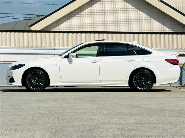 クラウンハイブリッド Ｓ　スポーツスタイル　ムーンルーフ／パノラミックビューモニター／ブラインドスポットモニター／クルーズコントロール／メモリー機能付パワーシート／ハーフレザーシート／純正１８インチアルミ／メーカーナビ／プリクラッシュ（3枚目）