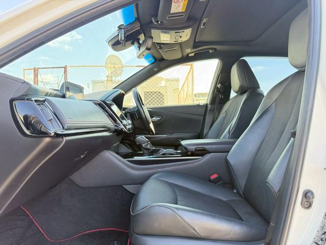 クラウンハイブリッド Ｓ　スポーツスタイル　ムーンルーフ／パノラミックビューモニター／ブラインドスポットモニター／クルーズコントロール／メモリー機能付パワーシート／ハーフレザーシート／純正１８インチアルミ／メーカーナビ／プリクラッシュ（7枚目）