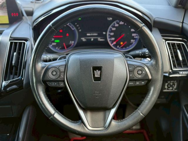 クラウンハイブリッド Ｓ　スポーツスタイル　ムーンルーフ／パノラミックビューモニター／ブラインドスポットモニター／クルーズコントロール／メモリー機能付パワーシート／ハーフレザーシート／純正１８インチアルミ／メーカーナビ／プリクラッシュ（20枚目）