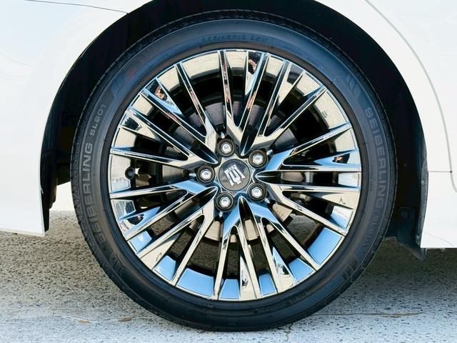 クラウンハイブリッド Ｓ　スポーツスタイル　ムーンルーフ／パノラミックビューモニター／ブラインドスポットモニター／クルーズコントロール／メモリー機能付パワーシート／ハーフレザーシート／純正１８インチアルミ／メーカーナビ／プリクラッシュ（32枚目）