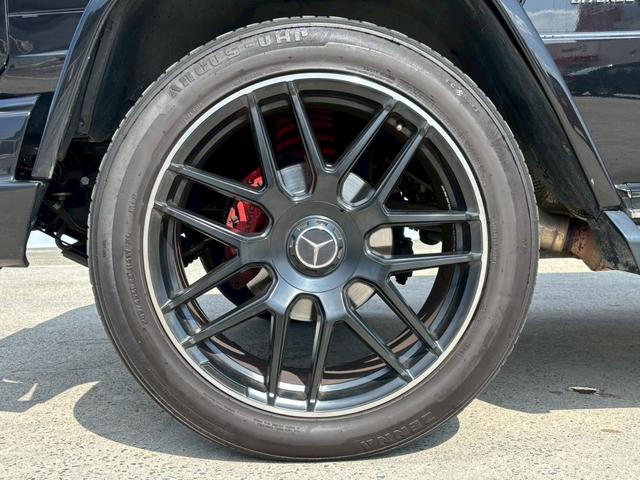 �������������ă��f���ʂɃf�U�C������Ă��܂��B�����̃f�U�C���̓N���}�̈�ۂ�傫���ς��܂����A�O���[�h�̃C���[�W�ɍ����悤�ɍl�����Ă���܂��B