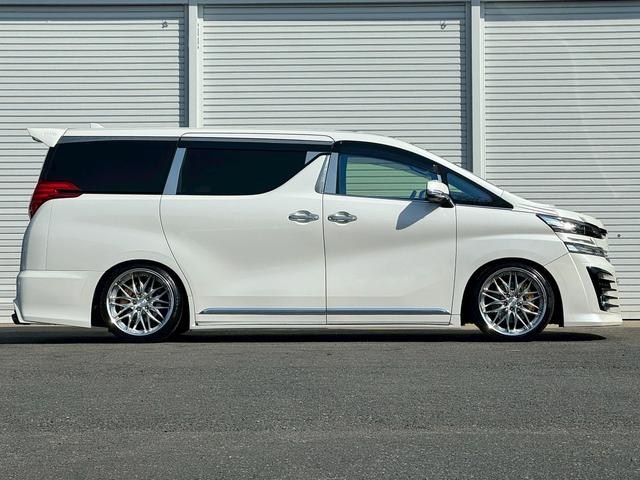 ヴェルファイア ３．５エグゼクティブラウンジ　アドミレイションフルエアロ／アドミレイションマフラー／ＤＡＤスポイラー／ボルドワールドエアサス／ｗｏｒｋ２０インチＡＷ／ムーンルーフ／メーカーナビ／ＪＢＬ／ドラレコ／デジタルミラー／黒革／パワーシート（2枚目）