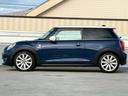 ＭＩＮＩ クーパー　６速ＡＴ／青白ツートン／メーカーナビ／Ｂｌｕｅｔｏｏｔｈ／純正１７インチＡＷ（3枚目）
