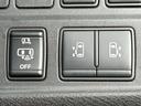 両側電動スライドドア装備!運転席よりボタン一つで開閉可能でございます。