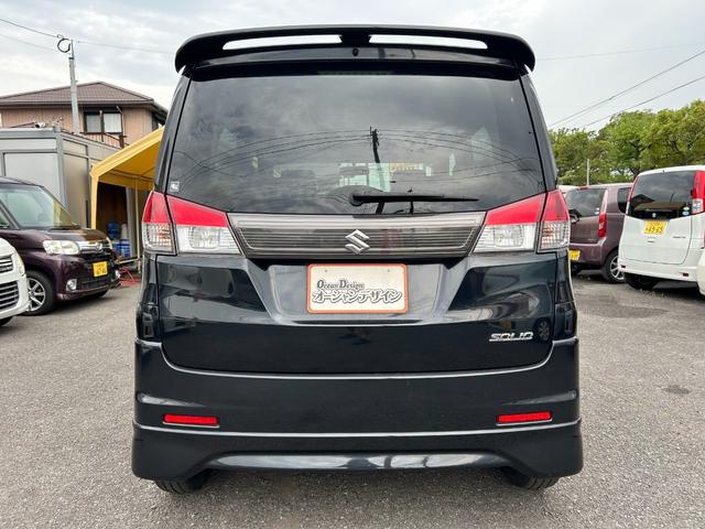 ソリオ ブラック＆ホワイト　キーフリー　プッシュスタートスマートキー　フルオートエアコン　イモビライザー　エアバック　ウォークスルー　ＡＢＳ　衝突安全ボディ　パワーステアリング　助手席エアバッグ　フルフラット　パワーウィンドウ（13枚目）