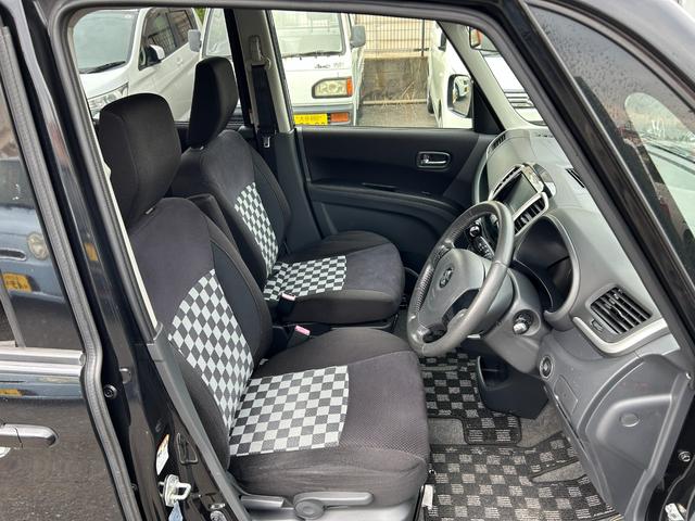 ソリオ ブラック＆ホワイト　キーフリー　プッシュスタートスマートキー　フルオートエアコン　イモビライザー　エアバック　ウォークスルー　ＡＢＳ　衝突安全ボディ　パワーステアリング　助手席エアバッグ　フルフラット　パワーウィンドウ（17枚目）