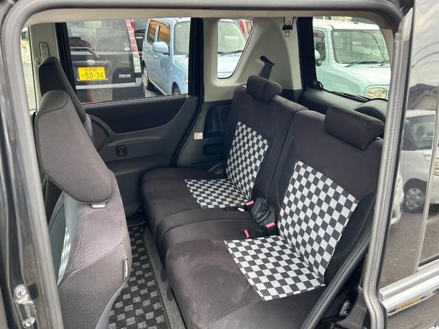 ソリオ ブラック＆ホワイト　キーフリー　プッシュスタートスマートキー　フルオートエアコン　イモビライザー　エアバック　ウォークスルー　ＡＢＳ　衝突安全ボディ　パワーステアリング　助手席エアバッグ　フルフラット　パワーウィンドウ（23枚目）