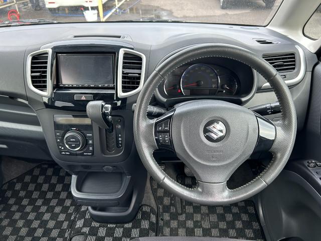 ソリオ ブラック＆ホワイト　キーフリー　プッシュスタートスマートキー　フルオートエアコン　イモビライザー　エアバック　ウォークスルー　ＡＢＳ　衝突安全ボディ　パワーステアリング　助手席エアバッグ　フルフラット　パワーウィンドウ（27枚目）