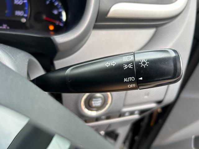 ソリオ ブラック＆ホワイト　キーフリー　プッシュスタートスマートキー　フルオートエアコン　イモビライザー　エアバック　ウォークスルー　ＡＢＳ　衝突安全ボディ　パワーステアリング　助手席エアバッグ　フルフラット　パワーウィンドウ（31枚目）