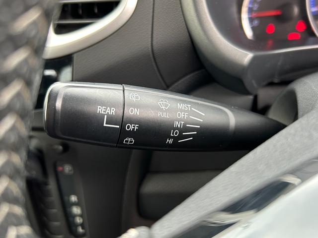 ソリオ ブラック＆ホワイト　キーフリー　プッシュスタートスマートキー　フルオートエアコン　イモビライザー　エアバック　ウォークスルー　ＡＢＳ　衝突安全ボディ　パワーステアリング　助手席エアバッグ　フルフラット　パワーウィンドウ（32枚目）