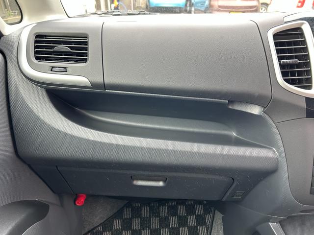 ソリオ ブラック＆ホワイト　キーフリー　プッシュスタートスマートキー　フルオートエアコン　イモビライザー　エアバック　ウォークスルー　ＡＢＳ　衝突安全ボディ　パワーステアリング　助手席エアバッグ　フルフラット　パワーウィンドウ（37枚目）