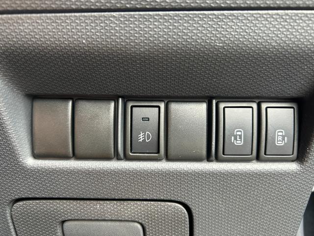 ソリオ ブラック＆ホワイト　キーフリー　プッシュスタートスマートキー　フルオートエアコン　イモビライザー　エアバック　ウォークスルー　ＡＢＳ　衝突安全ボディ　パワーステアリング　助手席エアバッグ　フルフラット　パワーウィンドウ（40枚目）