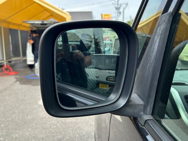 ソリオ ブラック＆ホワイト　キーフリー　プッシュスタートスマートキー　フルオートエアコン　イモビライザー　エアバック　ウォークスルー　ＡＢＳ　衝突安全ボディ　パワーステアリング　助手席エアバッグ　フルフラット　パワーウィンドウ（50枚目）