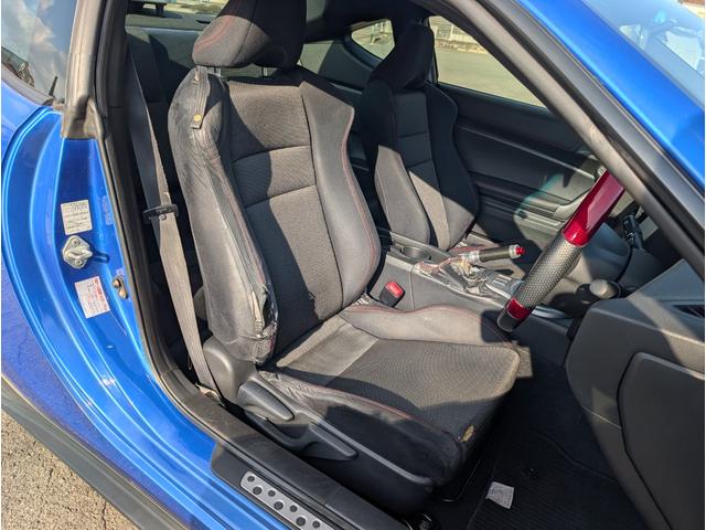 運転席シート破れあり※別途中古または社外シート交換承ります。