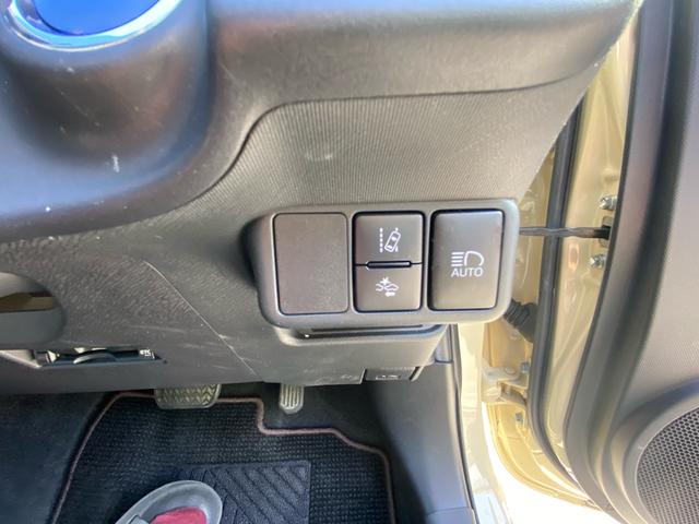 アクア クロスオーバー　グラム　９インチメモリーナビ　バックカメラ　ドライブレコーダー　衝突被害軽減システム　ＥＴＣ　ＣＤ＆ＤＶＤ再生　アルミホイール　スマートキー　ハイブリッド（9枚目）