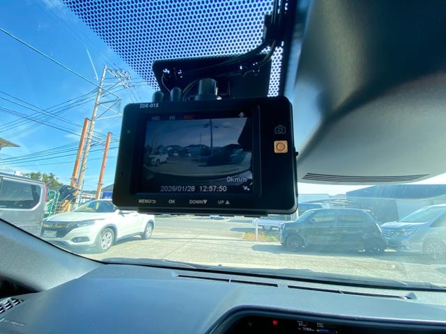 アクア クロスオーバー　グラム　９インチメモリーナビ　バックカメラ　ドライブレコーダー　衝突被害軽減システム　ＥＴＣ　ＣＤ＆ＤＶＤ再生　アルミホイール　スマートキー　ハイブリッド（16枚目）