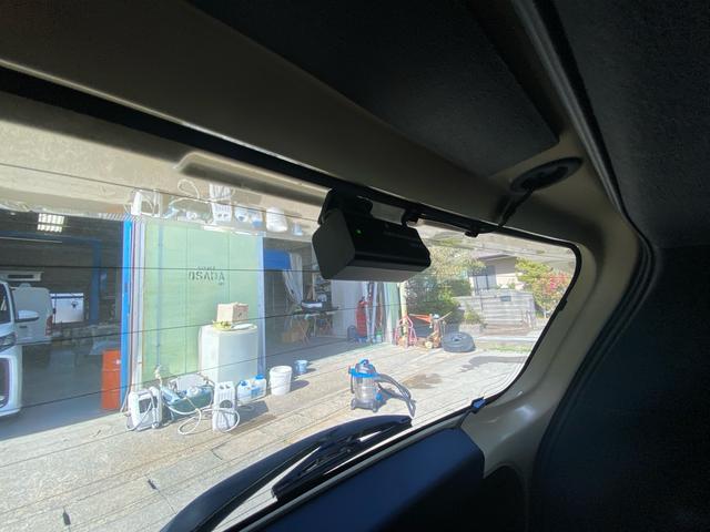 アクア クロスオーバー　グラム　９インチメモリーナビ　バックカメラ　ドライブレコーダー　衝突被害軽減システム　ＥＴＣ　ＣＤ＆ＤＶＤ再生　アルミホイール　スマートキー　ハイブリッド（17枚目）