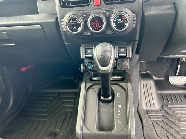 ジムニー ＸＣ　ＡｐｐｌｅＣａｒＰｌａｙ・バックカメラ・Ｂｌｕｅｔｏｏｔｈオーディオ・マッドフラップ・ＥＴＣ・ドリンクホルダー・ドライブレコーダー・クルーズコントロール・左右シートヒーター・アルミホイール（13枚目）