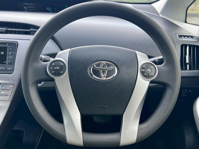 プリウス S ナビ・フルセグ・Bluetooth・ETC・オートエアコン・オートヘッドライト・プッシュスタート・ステアリングリモコン・電動格納ミラー・スマートキー・フォグランプ(8枚目)