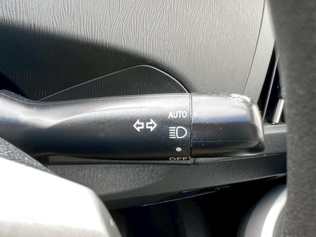 プリウス S ナビ・フルセグ・Bluetooth・ETC・オートエアコン・オートヘッドライト・プッシュスタート・ステアリングリモコン・電動格納ミラー・スマートキー・フォグランプ(10枚目)