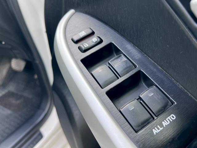 プリウス S ナビ・フルセグ・Bluetooth・ETC・オートエアコン・オートヘッドライト・プッシュスタート・ステアリングリモコン・電動格納ミラー・スマートキー・フォグランプ(12枚目)