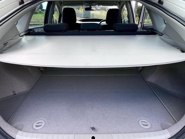 プリウス S ナビ・フルセグ・Bluetooth・ETC・オートエアコン・オートヘッドライト・プッシュスタート・ステアリングリモコン・電動格納ミラー・スマートキー・フォグランプ(15枚目)