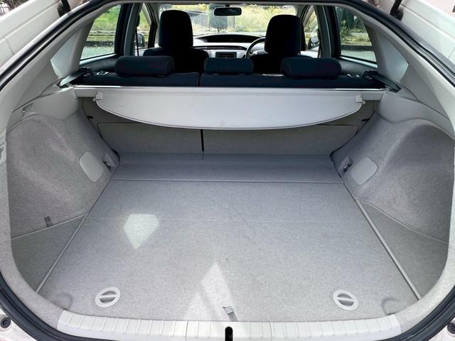 プリウス S ナビ・フルセグ・Bluetooth・ETC・オートエアコン・オートヘッドライト・プッシュスタート・ステアリングリモコン・電動格納ミラー・スマートキー・フォグランプ(16枚目)