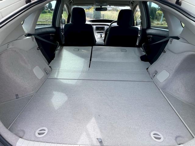 プリウス S ナビ・フルセグ・Bluetooth・ETC・オートエアコン・オートヘッドライト・プッシュスタート・ステアリングリモコン・電動格納ミラー・スマートキー・フォグランプ(17枚目)