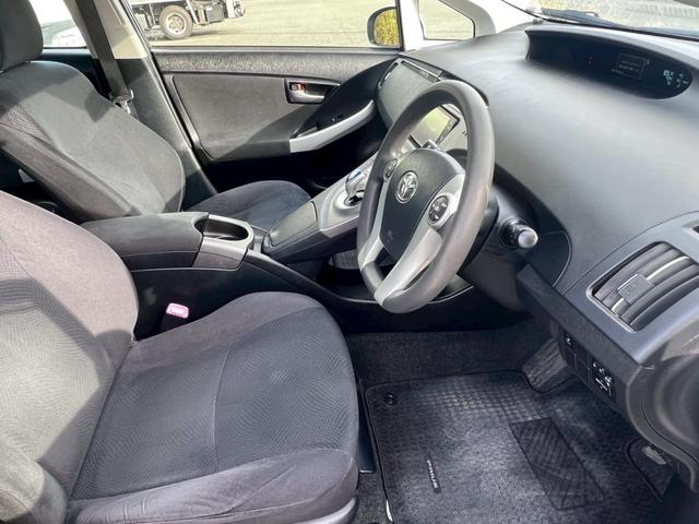 プリウス S ナビ・フルセグ・Bluetooth・ETC・オートエアコン・オートヘッドライト・プッシュスタート・ステアリングリモコン・電動格納ミラー・スマートキー・フォグランプ(30枚目)