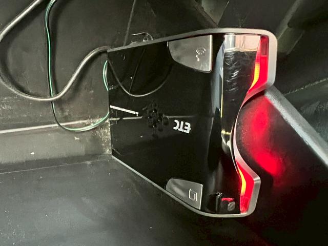 ワゴンＲ ＦＸ　ナビ・ＴＶ・ＥＴＣ・アイドリングストップ・フルフラットシート・キーレス・ＡＢＳ・エアバック・パワーステアリング・パワーウィンドウ・オートエアコン・横滑り防止装置（4枚目）