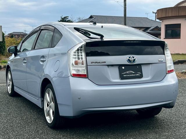 プリウス Ｇツーリングセレクションレザーパッケージ　ディーラー車・ナビ・フルセグ・ＥＴＣ・オートクルーズ・プッシュスタート・電動格納ミラー・クリアランスソナー・オートエアコン・オートヘッドライト・ステアリングリモコン・アルミホイール（2枚目）