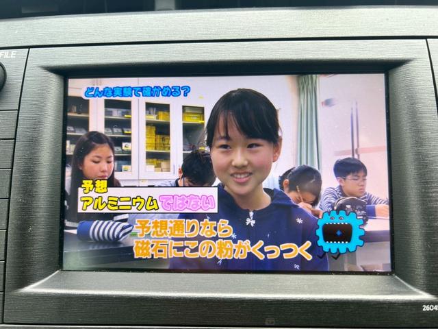 プリウス Ｇツーリングセレクションレザーパッケージ　ディーラー車・ナビ・フルセグ・ＥＴＣ・オートクルーズ・プッシュスタート・電動格納ミラー・クリアランスソナー・オートエアコン・オートヘッドライト・ステアリングリモコン・アルミホイール（5枚目）