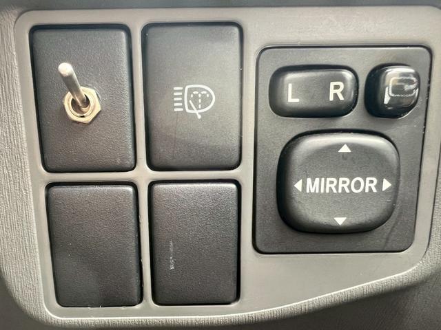 プリウス Ｇツーリングセレクションレザーパッケージ　ディーラー車・ナビ・フルセグ・ＥＴＣ・オートクルーズ・プッシュスタート・電動格納ミラー・クリアランスソナー・オートエアコン・オートヘッドライト・ステアリングリモコン・アルミホイール（13枚目）