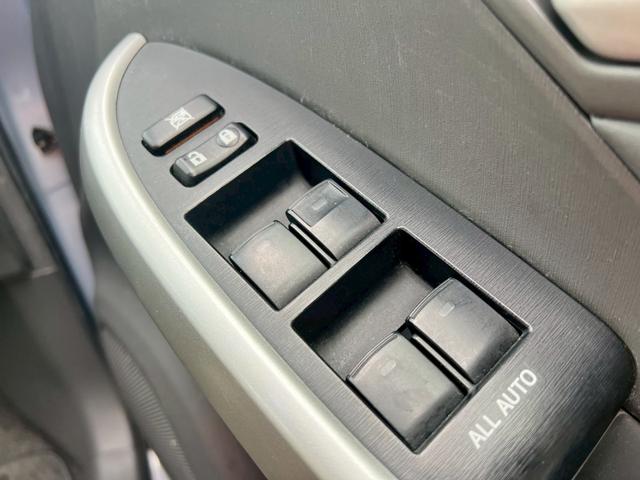 プリウス Ｇツーリングセレクションレザーパッケージ　ディーラー車・ナビ・フルセグ・ＥＴＣ・オートクルーズ・プッシュスタート・電動格納ミラー・クリアランスソナー・オートエアコン・オートヘッドライト・ステアリングリモコン・アルミホイール（16枚目）