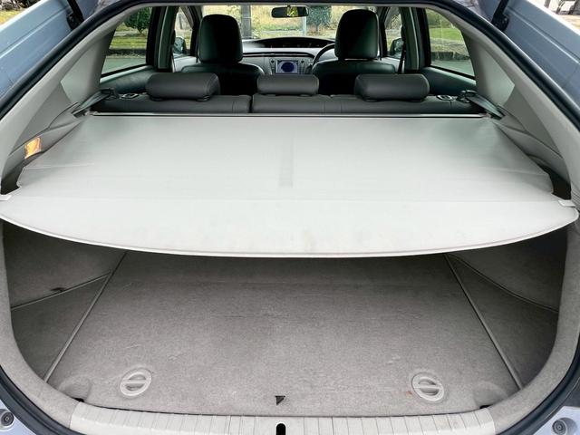 プリウス Ｇツーリングセレクションレザーパッケージ　ディーラー車・ナビ・フルセグ・ＥＴＣ・オートクルーズ・プッシュスタート・電動格納ミラー・クリアランスソナー・オートエアコン・オートヘッドライト・ステアリングリモコン・アルミホイール（19枚目）