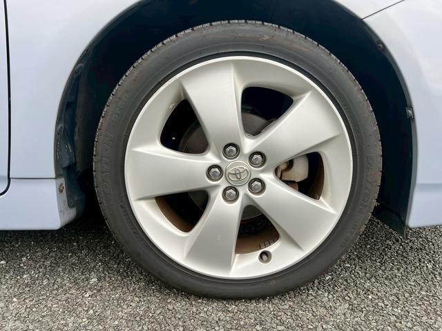 プリウス Ｇツーリングセレクションレザーパッケージ　ディーラー車・ナビ・フルセグ・ＥＴＣ・オートクルーズ・プッシュスタート・電動格納ミラー・クリアランスソナー・オートエアコン・オートヘッドライト・ステアリングリモコン・アルミホイール（22枚目）