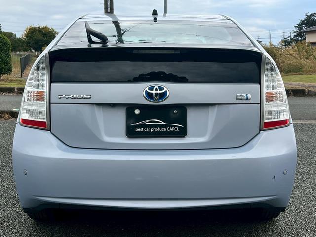 プリウス Ｇツーリングセレクションレザーパッケージ　ディーラー車・ナビ・フルセグ・ＥＴＣ・オートクルーズ・プッシュスタート・電動格納ミラー・クリアランスソナー・オートエアコン・オートヘッドライト・ステアリングリモコン・アルミホイール（25枚目）