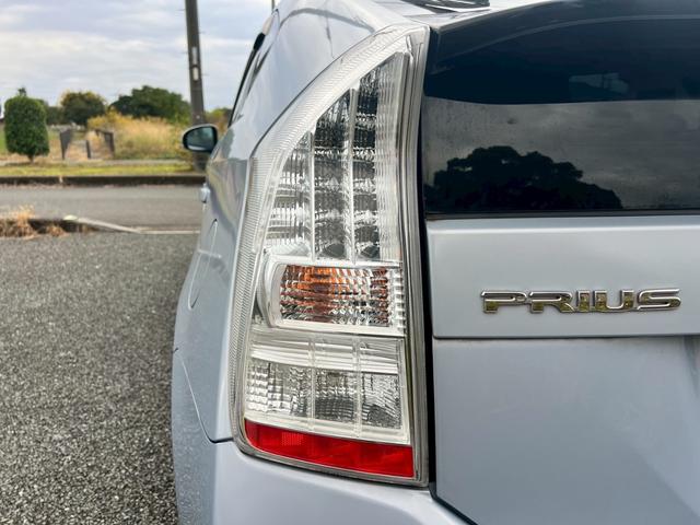 プリウス Ｇツーリングセレクションレザーパッケージ　ディーラー車・ナビ・フルセグ・ＥＴＣ・オートクルーズ・プッシュスタート・電動格納ミラー・クリアランスソナー・オートエアコン・オートヘッドライト・ステアリングリモコン・アルミホイール（30枚目）